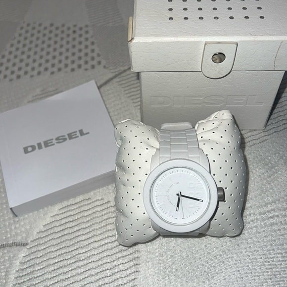 NWOT white Diesel watch with box - Picture 1 of 7